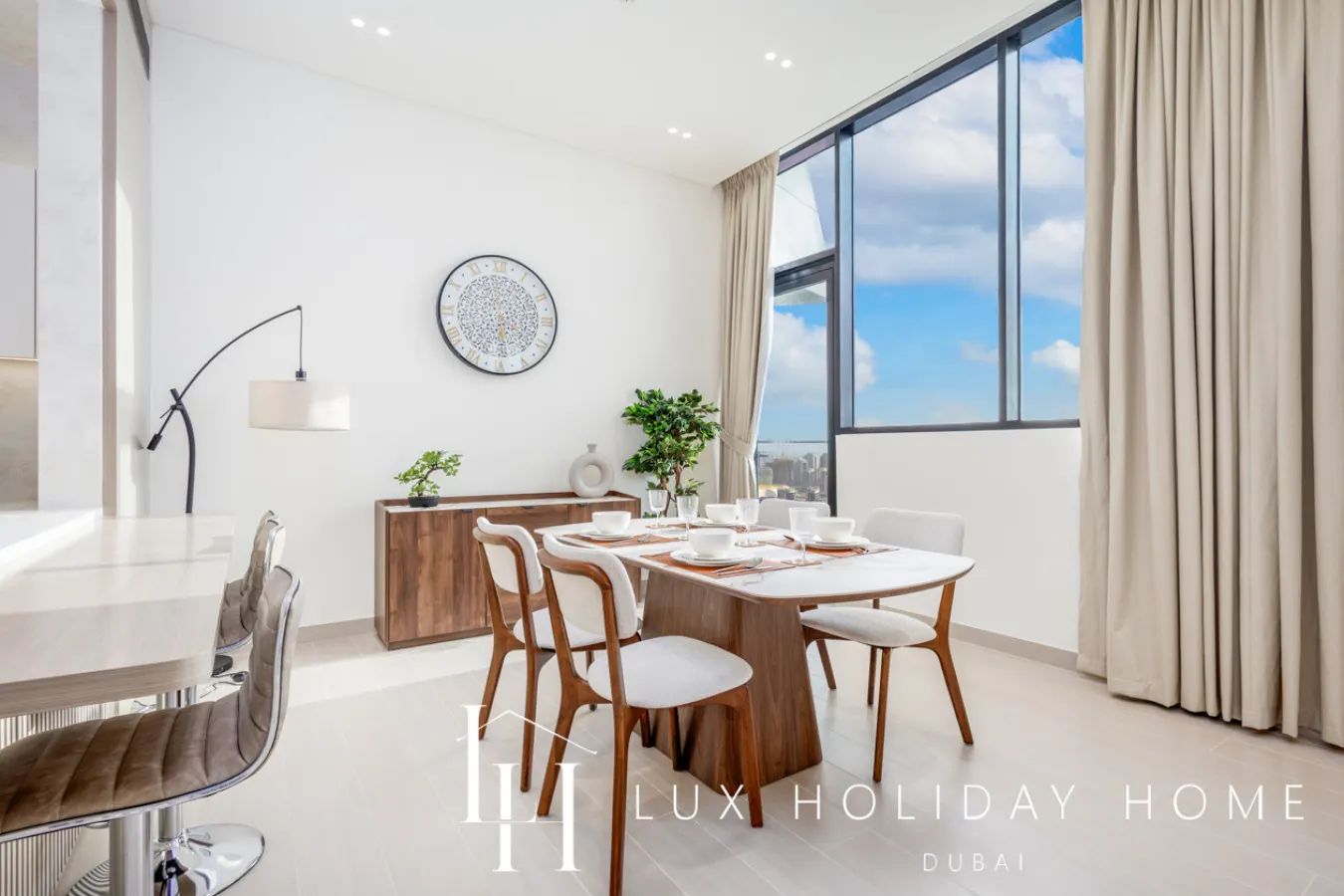 LUX The Phantom Sky Pool Suite 14