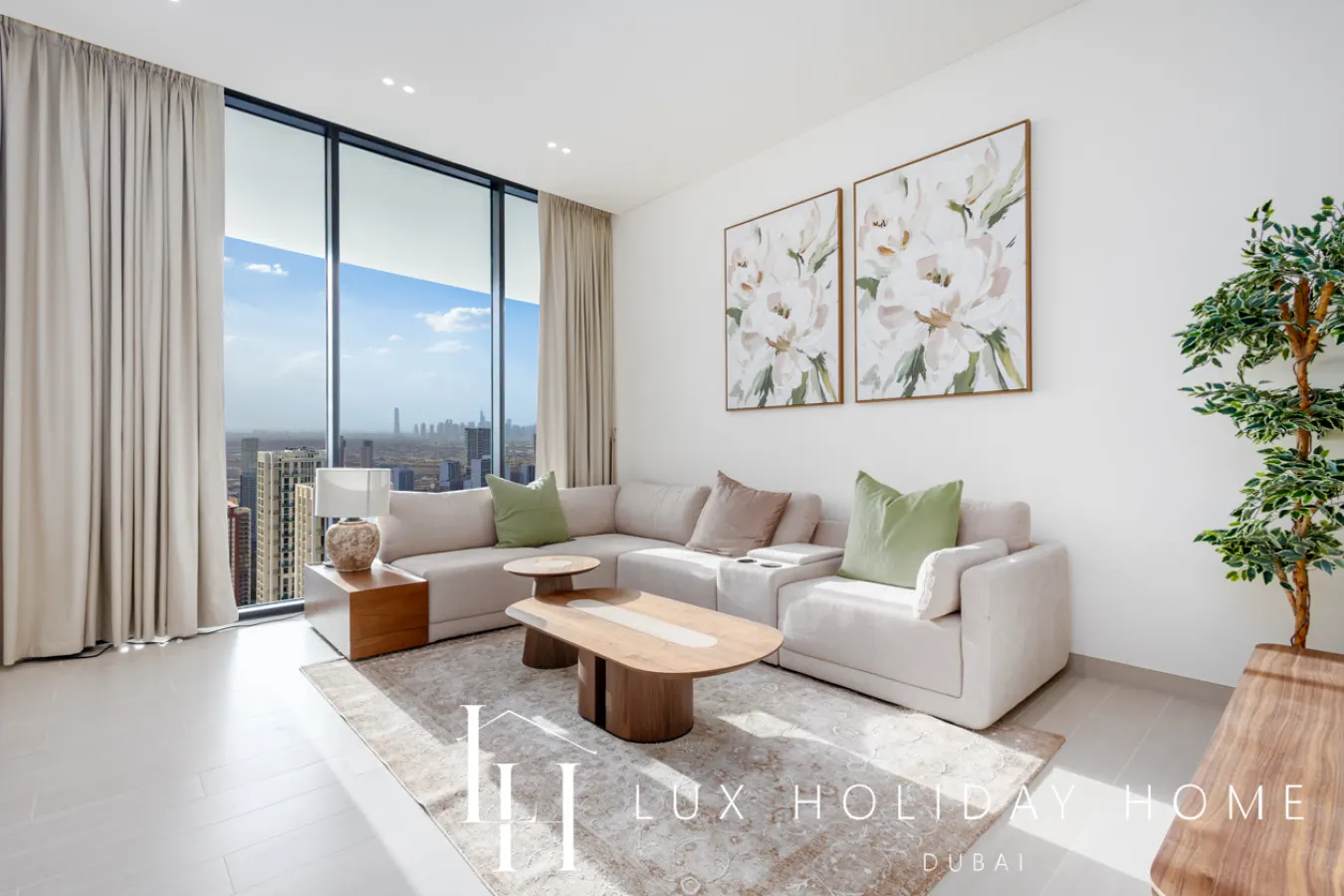 LUX The Phantom Sky Pool Suite 15