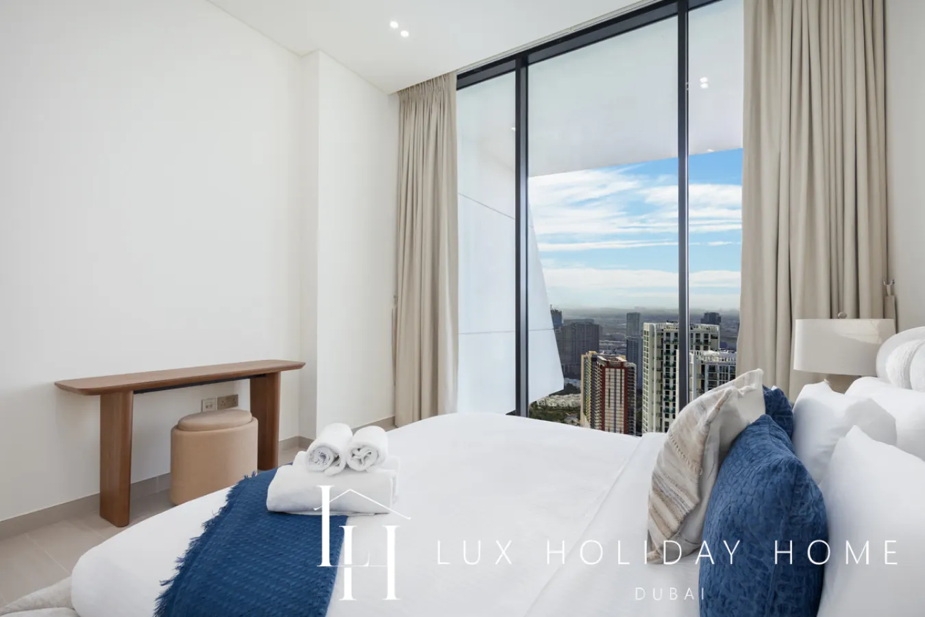 LUX The Phantom Sky Pool Suite 18