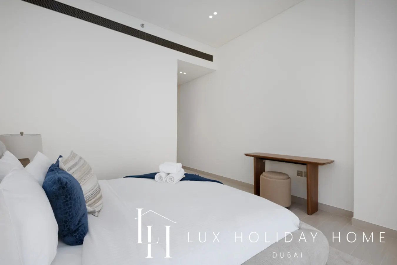 LUX The Phantom Sky Pool Suite 19