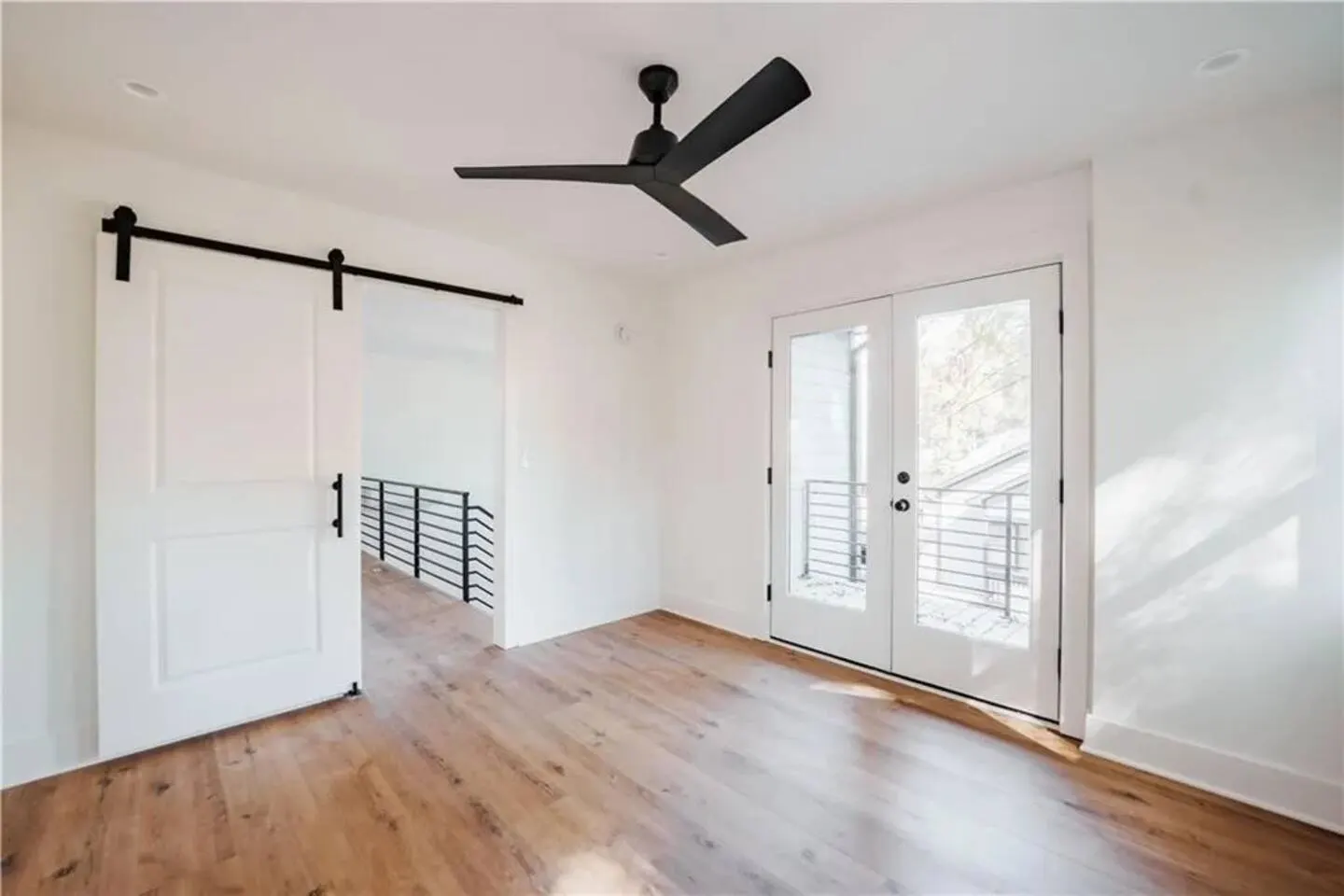 Chic 2BR Home near Kirkwood & Emory 4