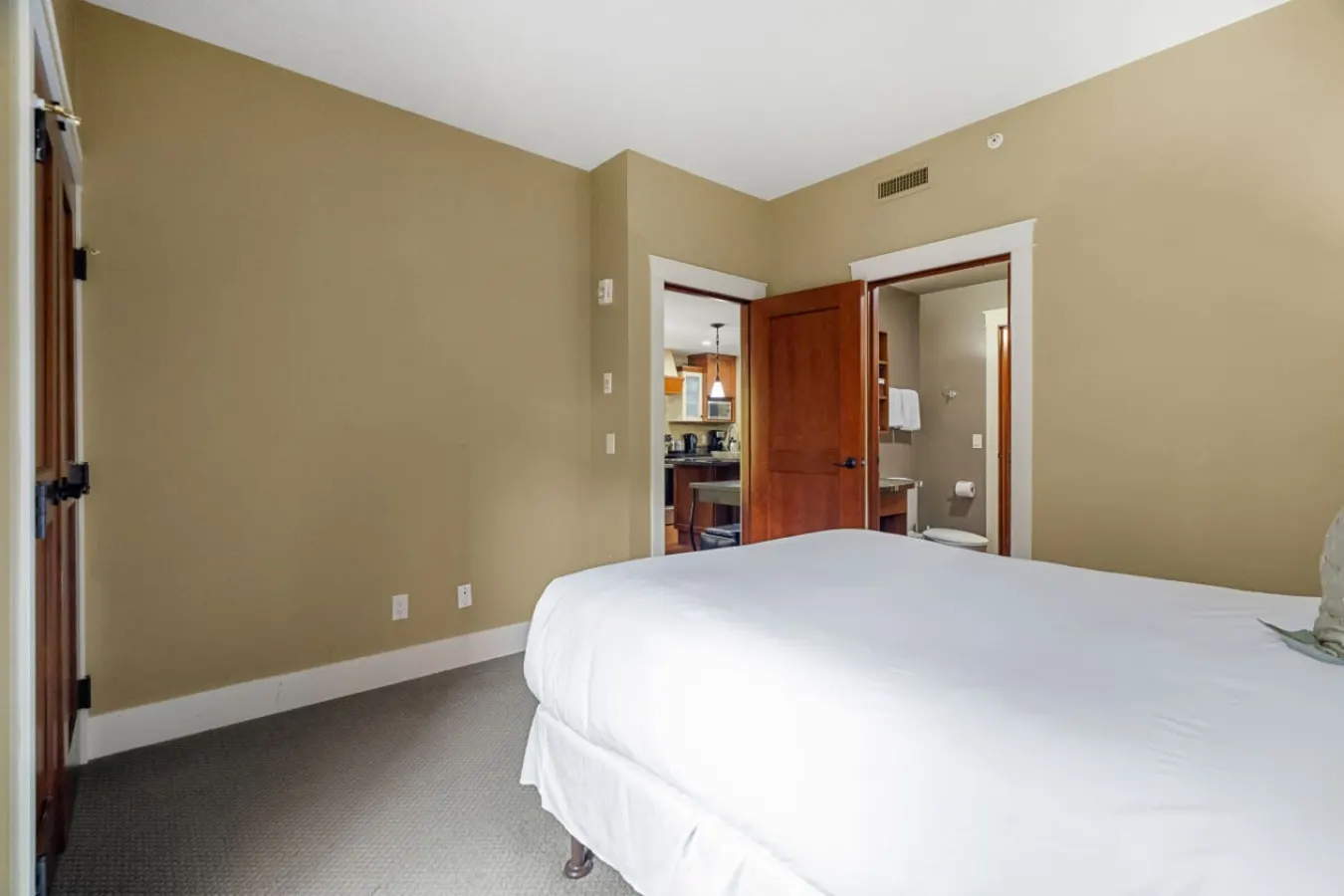 Luxury 2BR Mountain Retreat Pool & Hot Tub 13