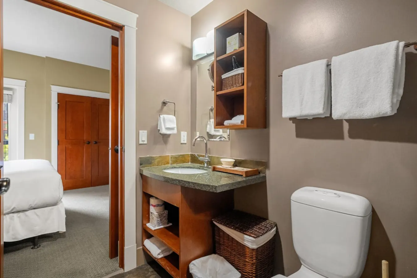 Luxury 2BR Mountain Retreat Pool & Hot Tub 15