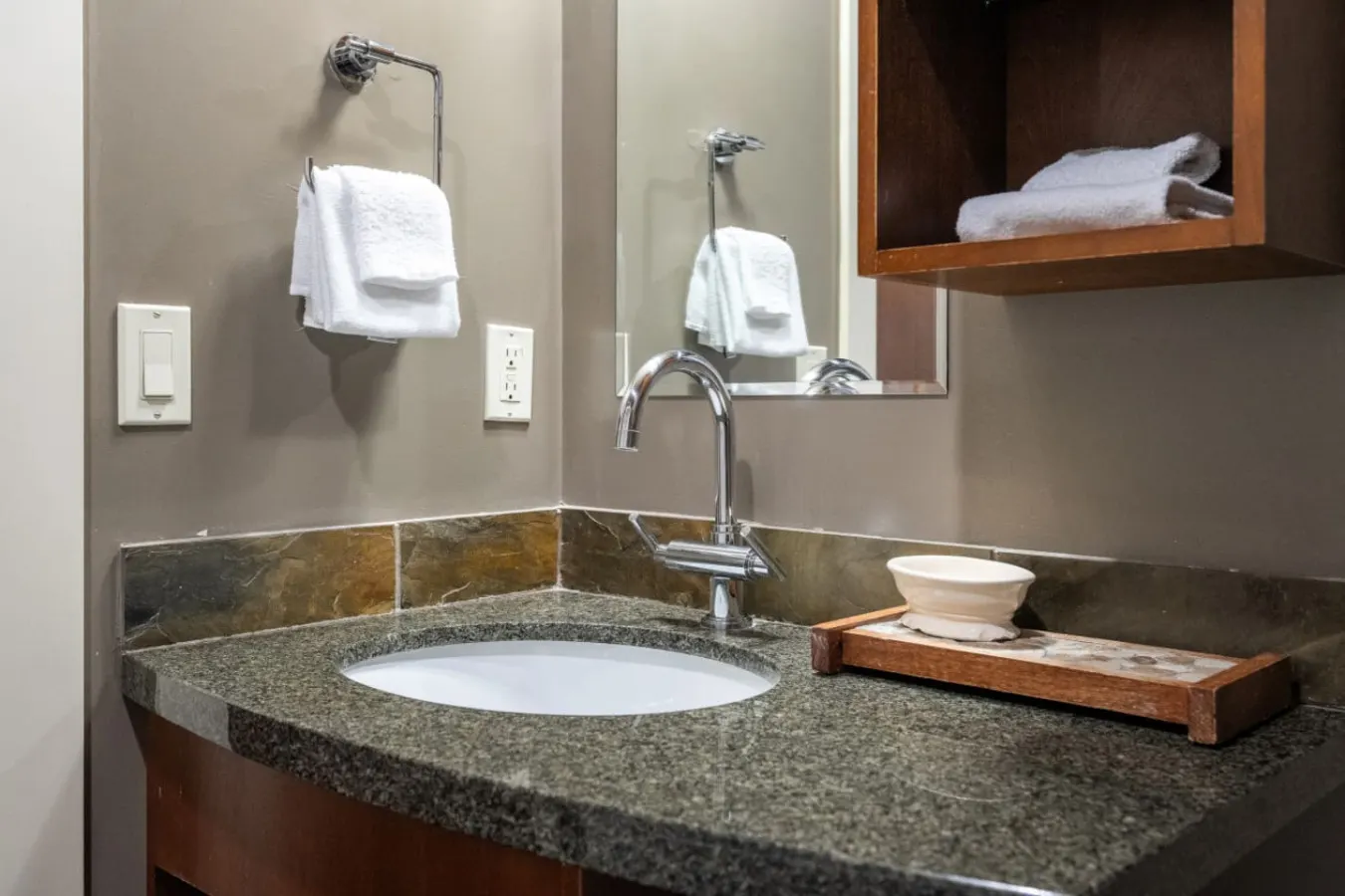 Luxury 2BR Mountain Retreat Pool & Hot Tub 18