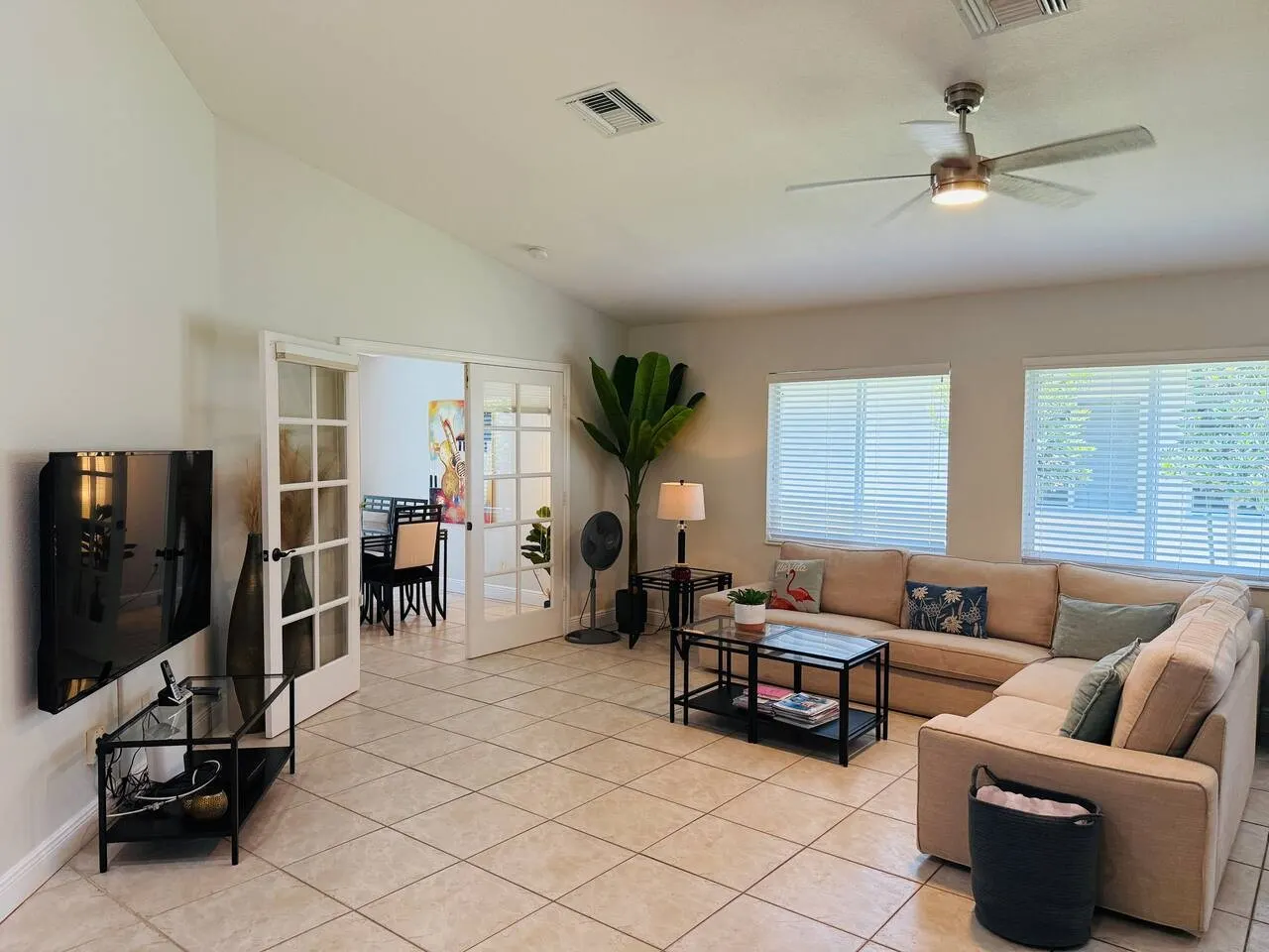 Beachcombers Pool Getaway 15
