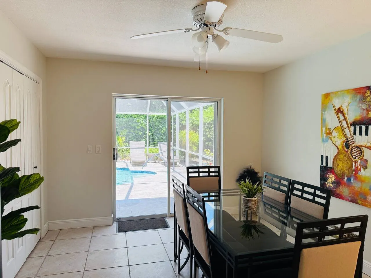 Beachcombers Pool Getaway 16