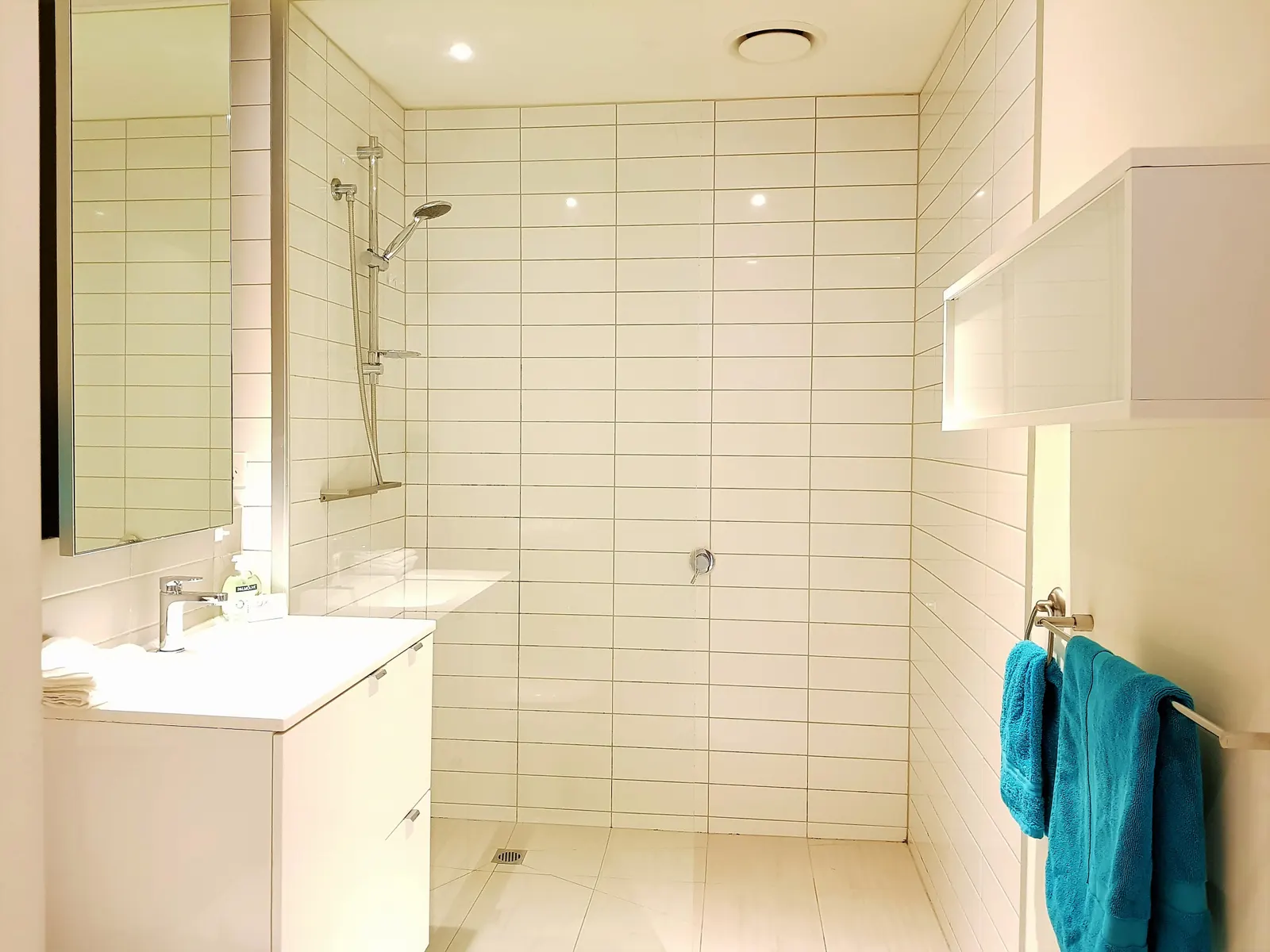 ReadySet Apartments on Neo - 2 Bedroom Apartment - N4 7