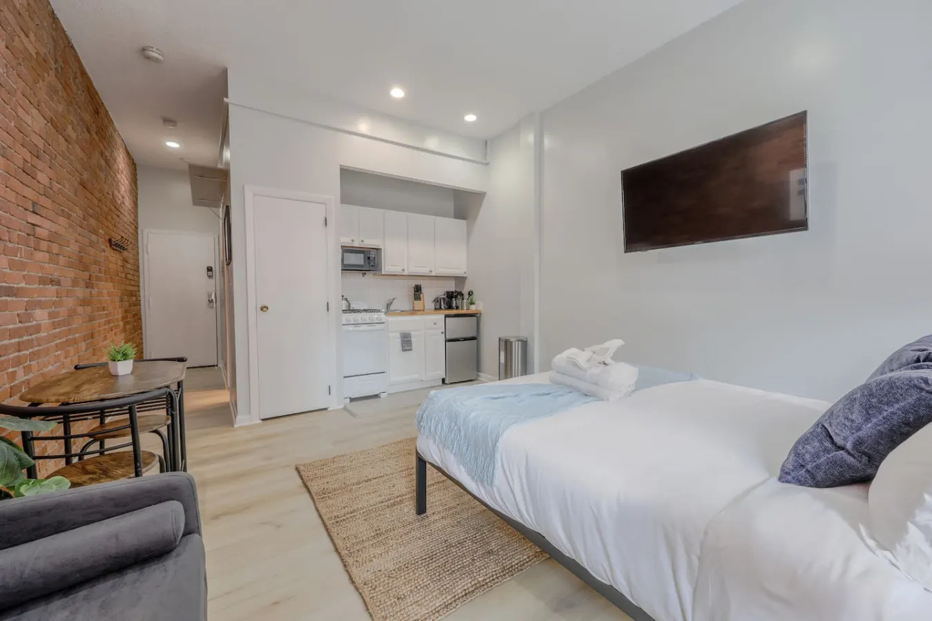 Artisan Studio with Exposed Brick 3