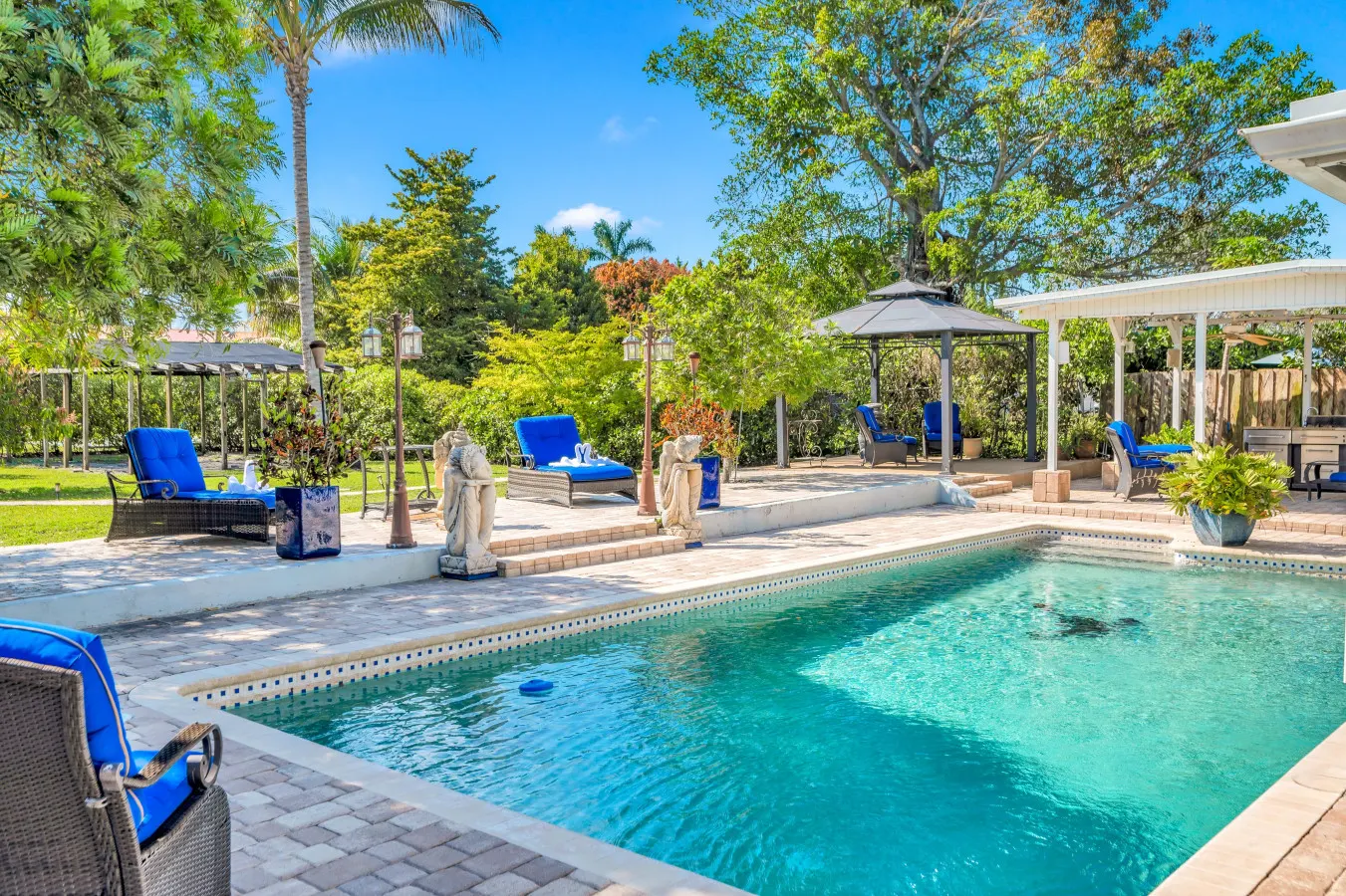 Spacious Tropical Pool Home Miami. 4/3. Sleeps 13 1
