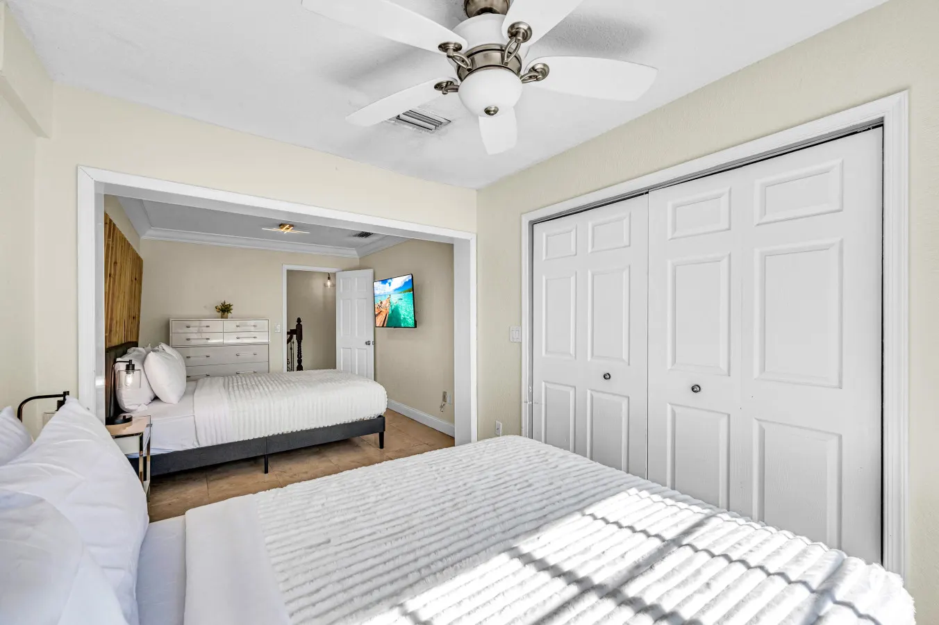 Spacious Tropical Pool Home Miami. 4/3. Sleeps 13 9
