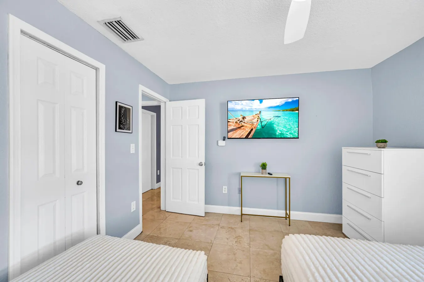 Spacious Tropical Pool Home Miami. 4/3. Sleeps 13 10