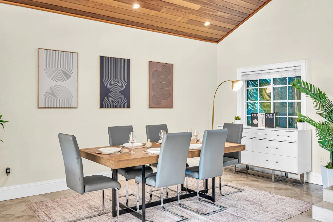 Spacious Tropical Pool Home Miami. 4/3. Sleeps 13 12