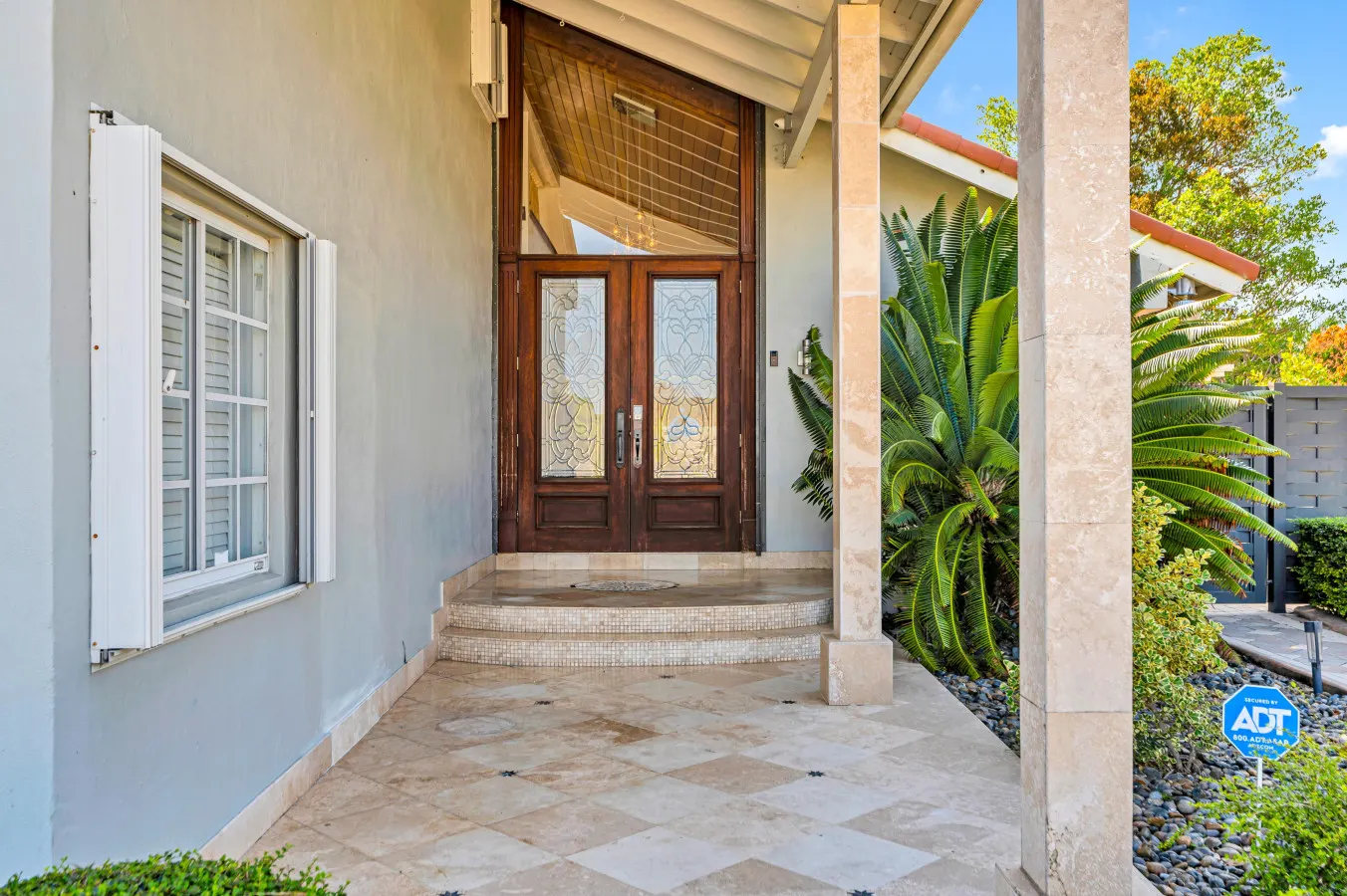 Spacious Tropical Pool Home Miami. 4/3. Sleeps 13 14