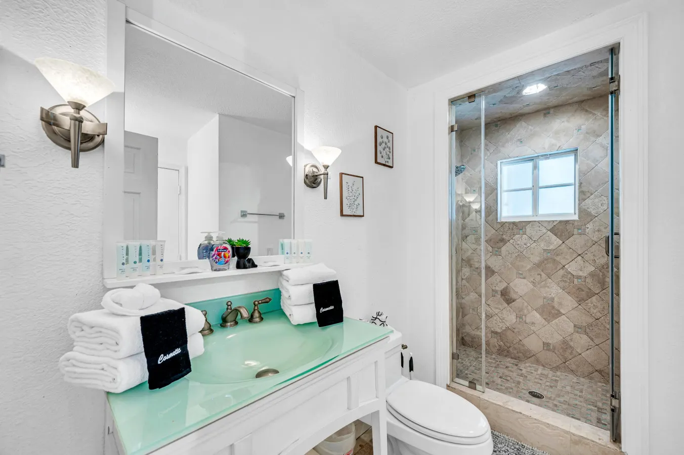 Spacious Tropical Pool Home Miami. 4/3. Sleeps 13 16