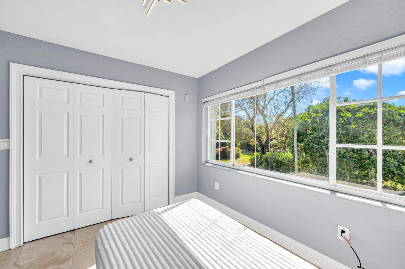 Spacious Tropical Pool Home Miami. 4/3. Sleeps 13 18