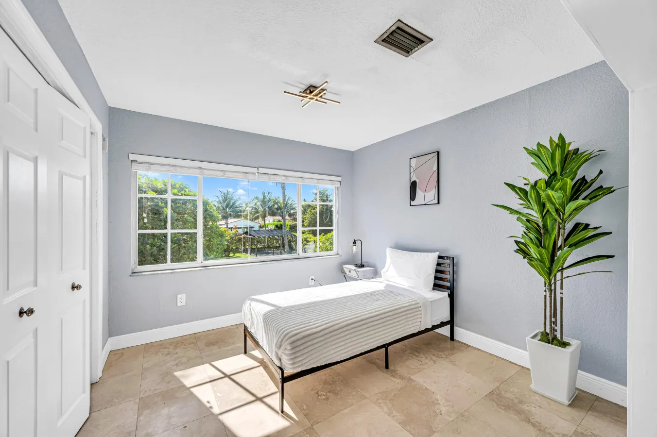 Spacious Tropical Pool Home Miami. 4/3. Sleeps 13 20