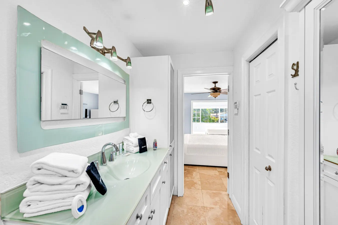 Spacious Tropical Pool Home Miami. 4/3. Sleeps 13 3