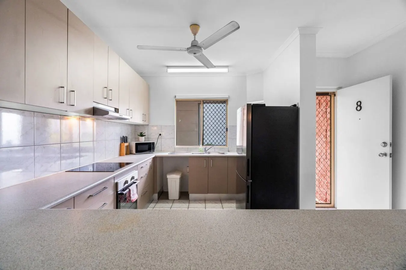 Bright & Cozy Apartment: Central - Modern 10