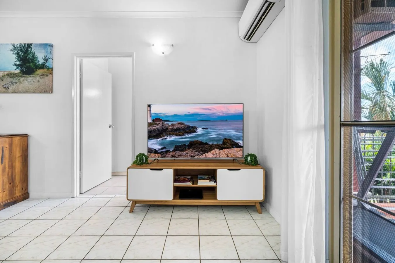 Bright & Cozy Apartment: Central - Modern 14