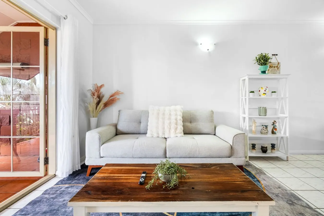 Bright & Cozy Apartment: Central - Modern 16
