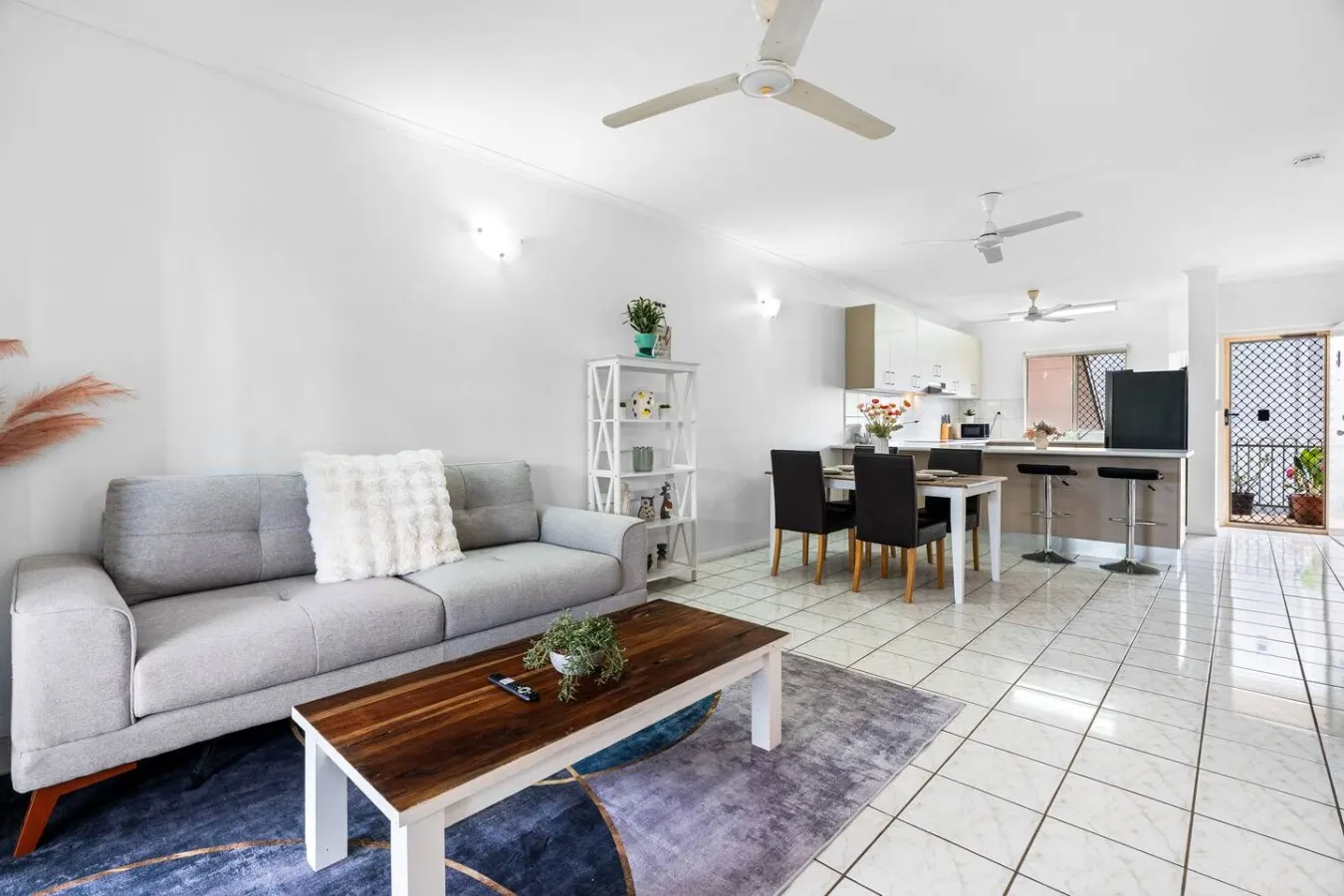 Bright & Cozy Apartment: Central - Modern — photo 5