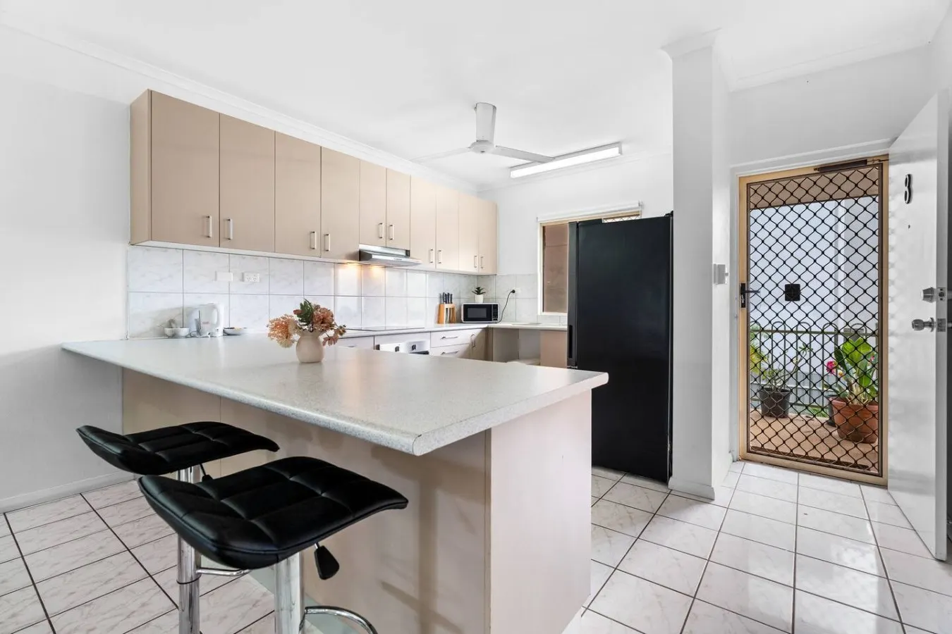 Bright & Cozy Apartment: Central - Modern 6