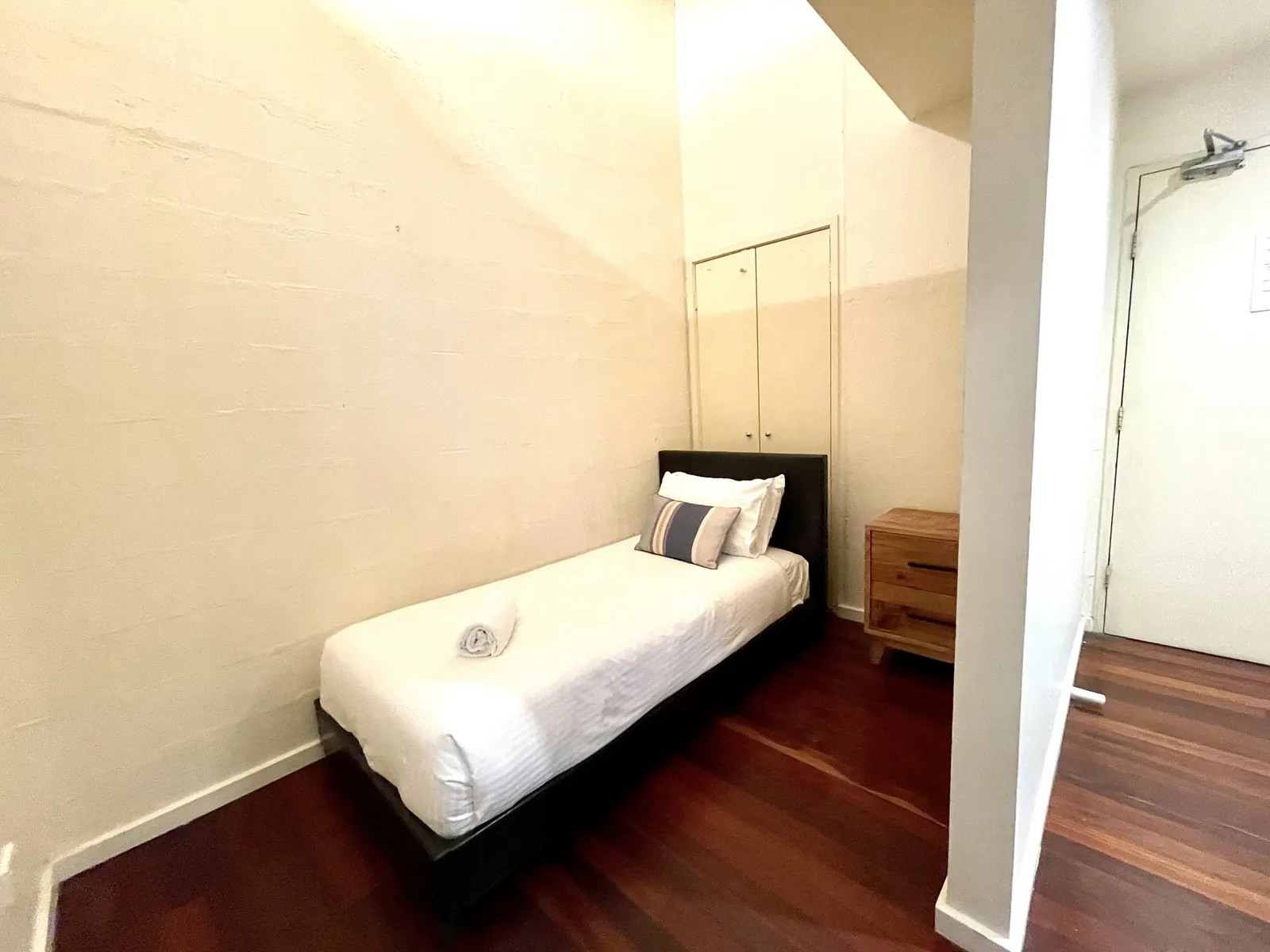 Readyset Apartments on Wiltshire - 5 Bedroom Apartment B3 12