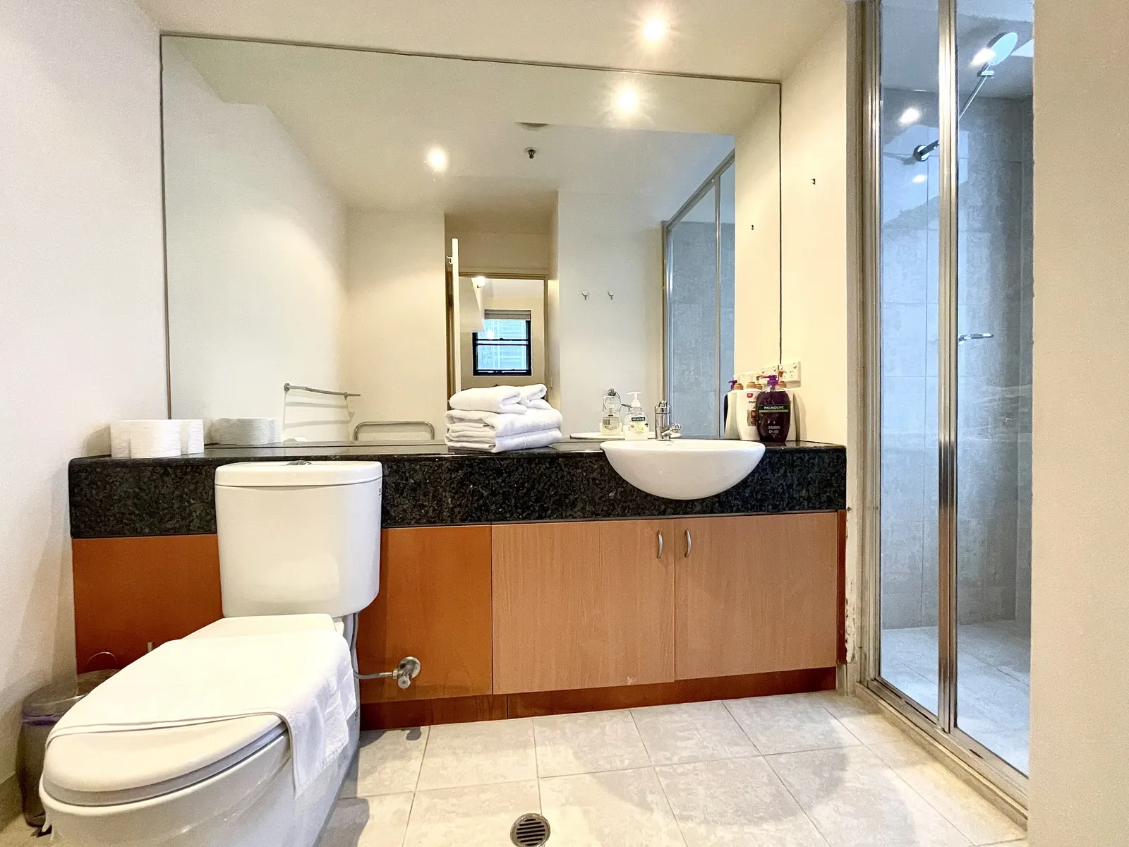 Readyset Apartments on Wiltshire - 5 Bedroom Apartment B3 6
