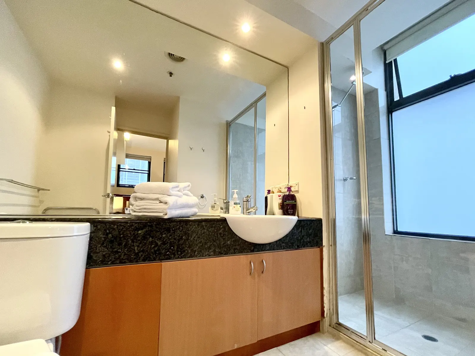 Readyset Apartments on Wiltshire - 5 Bedroom Apartment B3 7