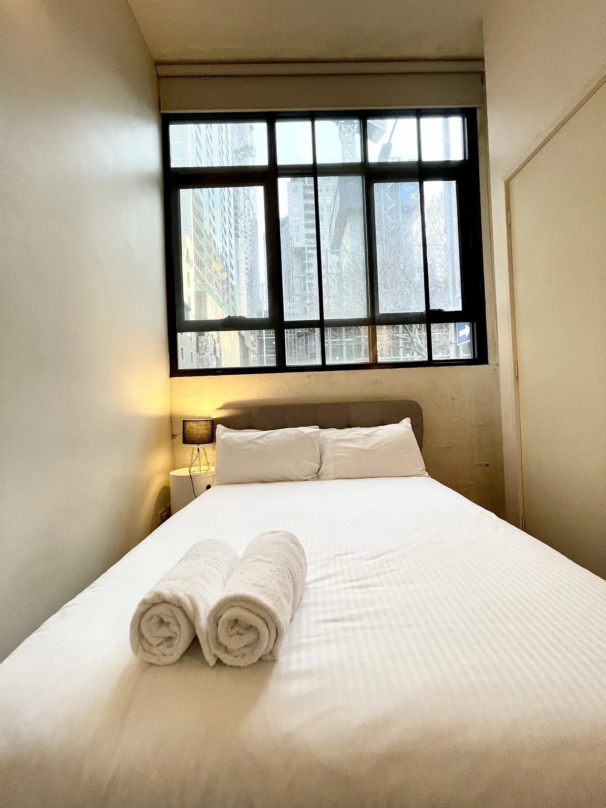 Readyset Apartments on Wiltshire - 5 Bedroom Apartment B3 8