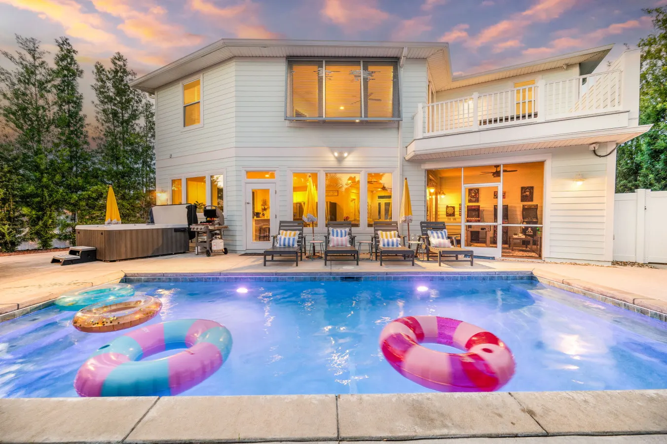 White Rose-Luxury Beach House Sleeps 24 7 Beds, 6.5 Baths, Heated Pool, Hot Tub, Game Room, Tiki Bar, Pets 2