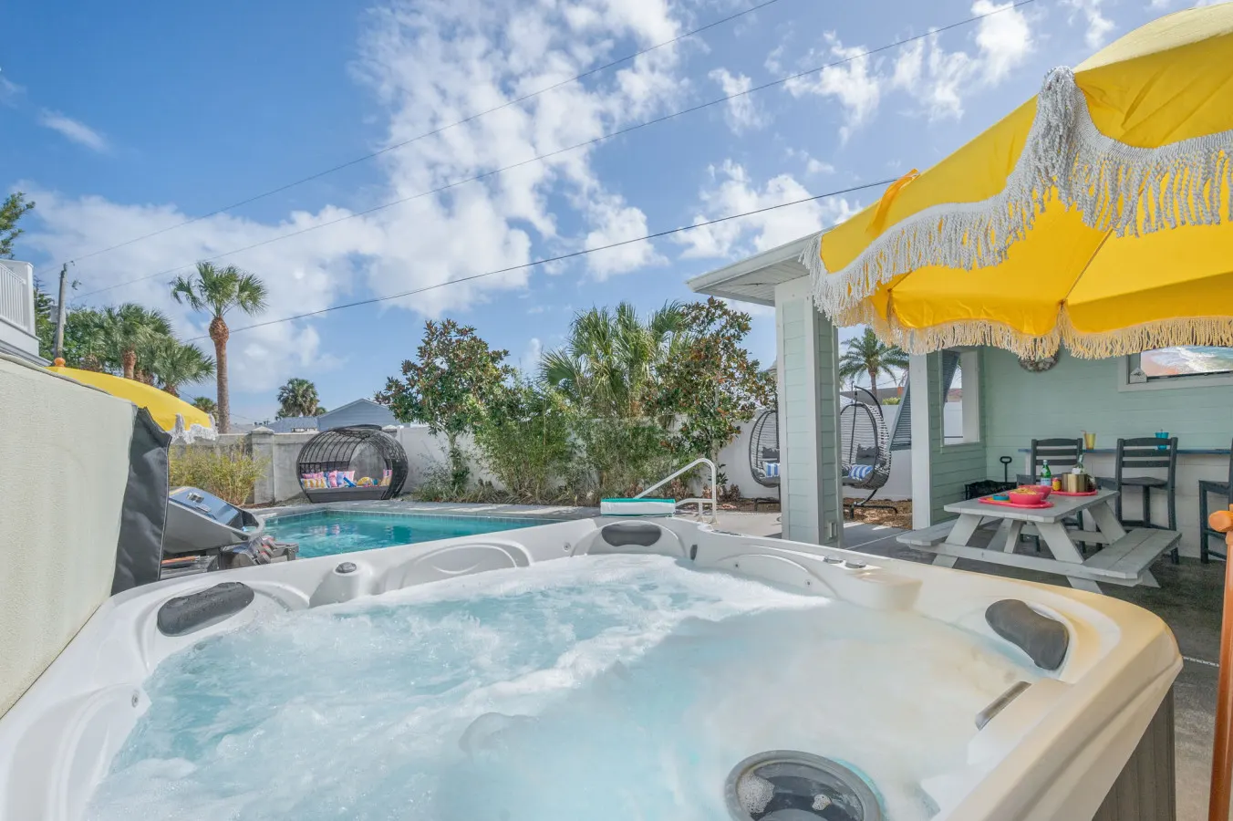 White Rose-Luxury Beach House Sleeps 24 7 Beds, 6.5 Baths, Heated Pool, Hot Tub, Game Room, Tiki Bar, Pets 4