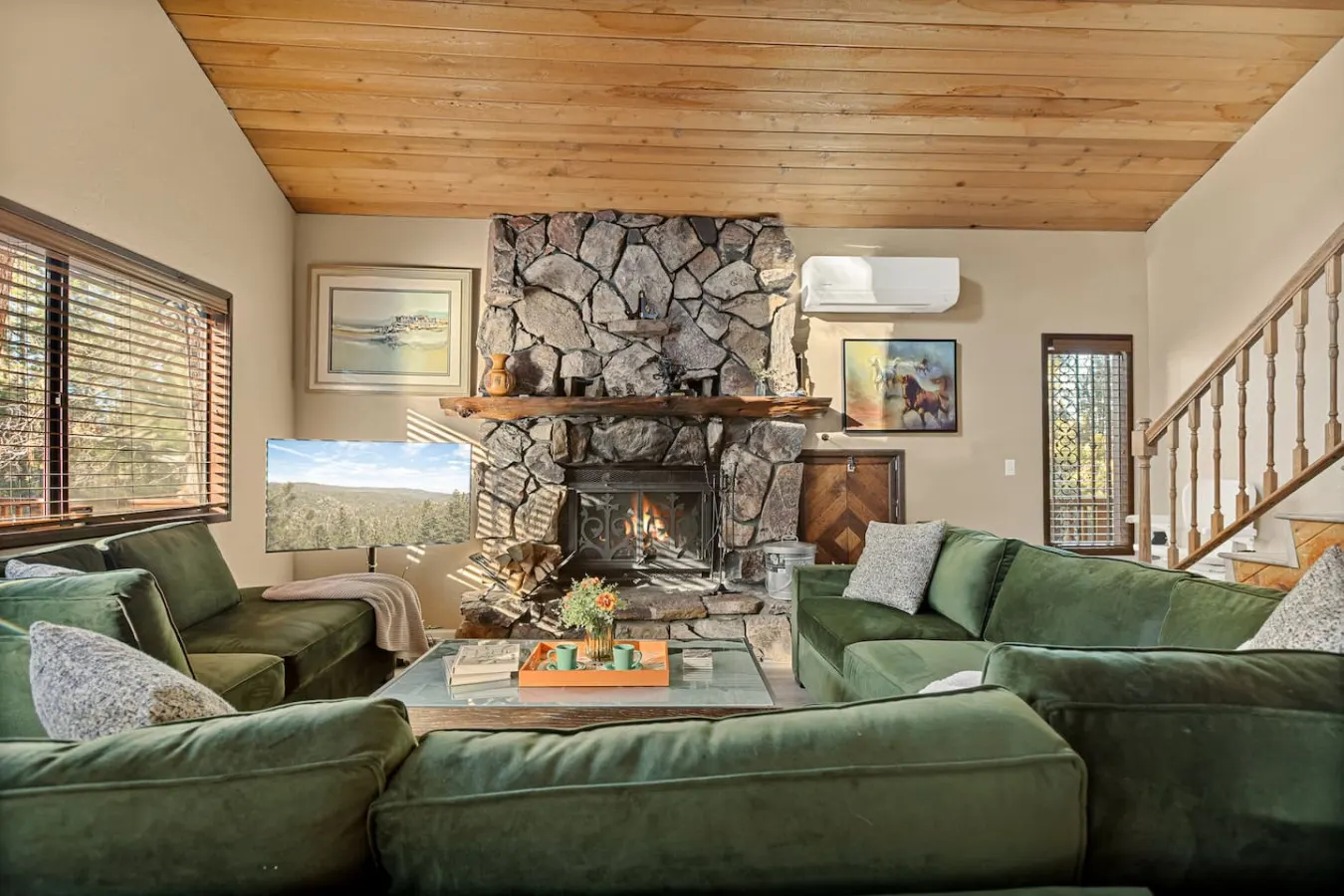 Maple Lane w/ Hot Tub & EV charger, Pet Friendly 11