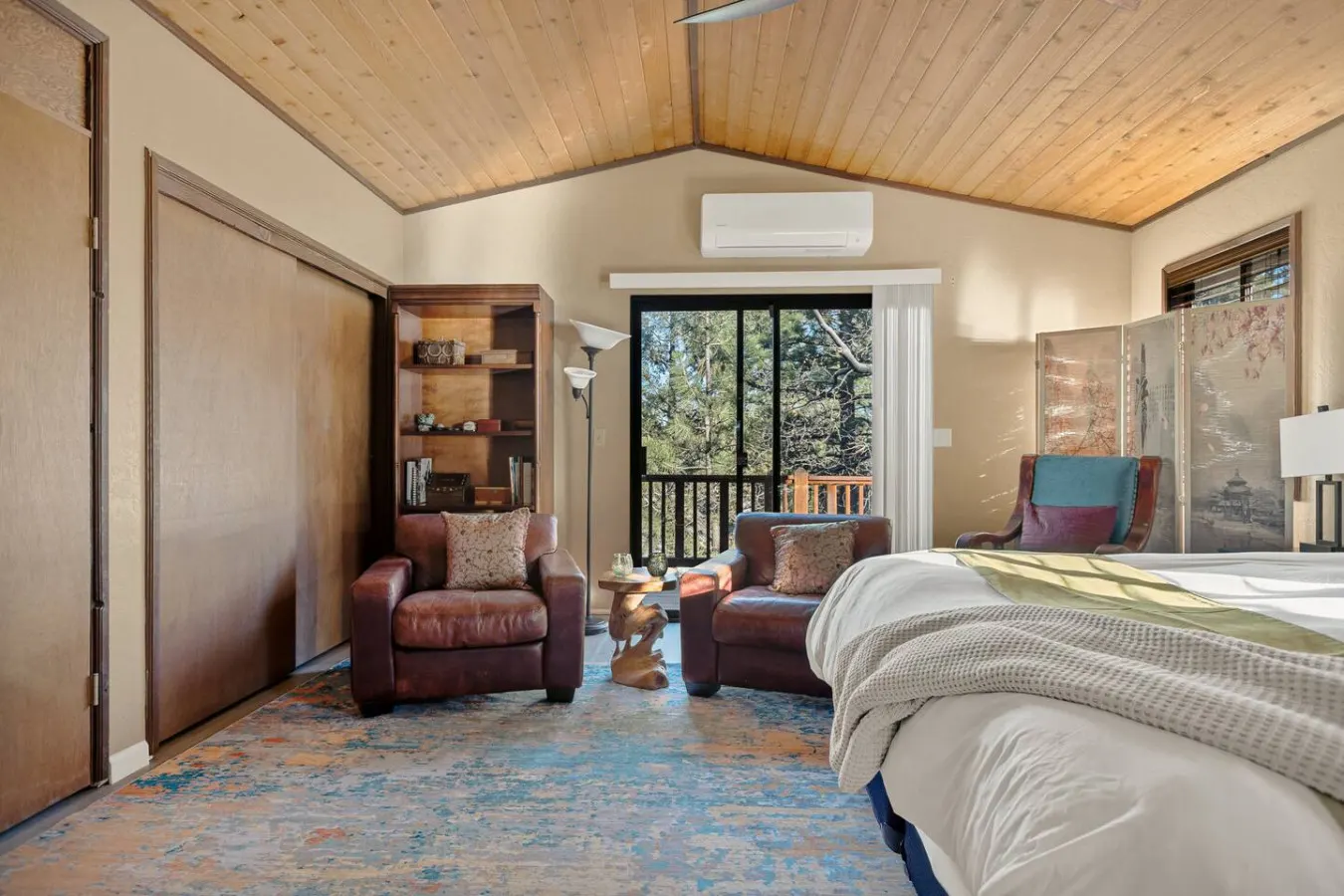 Maple Lane w/ Hot Tub & EV charger, Pet Friendly 16