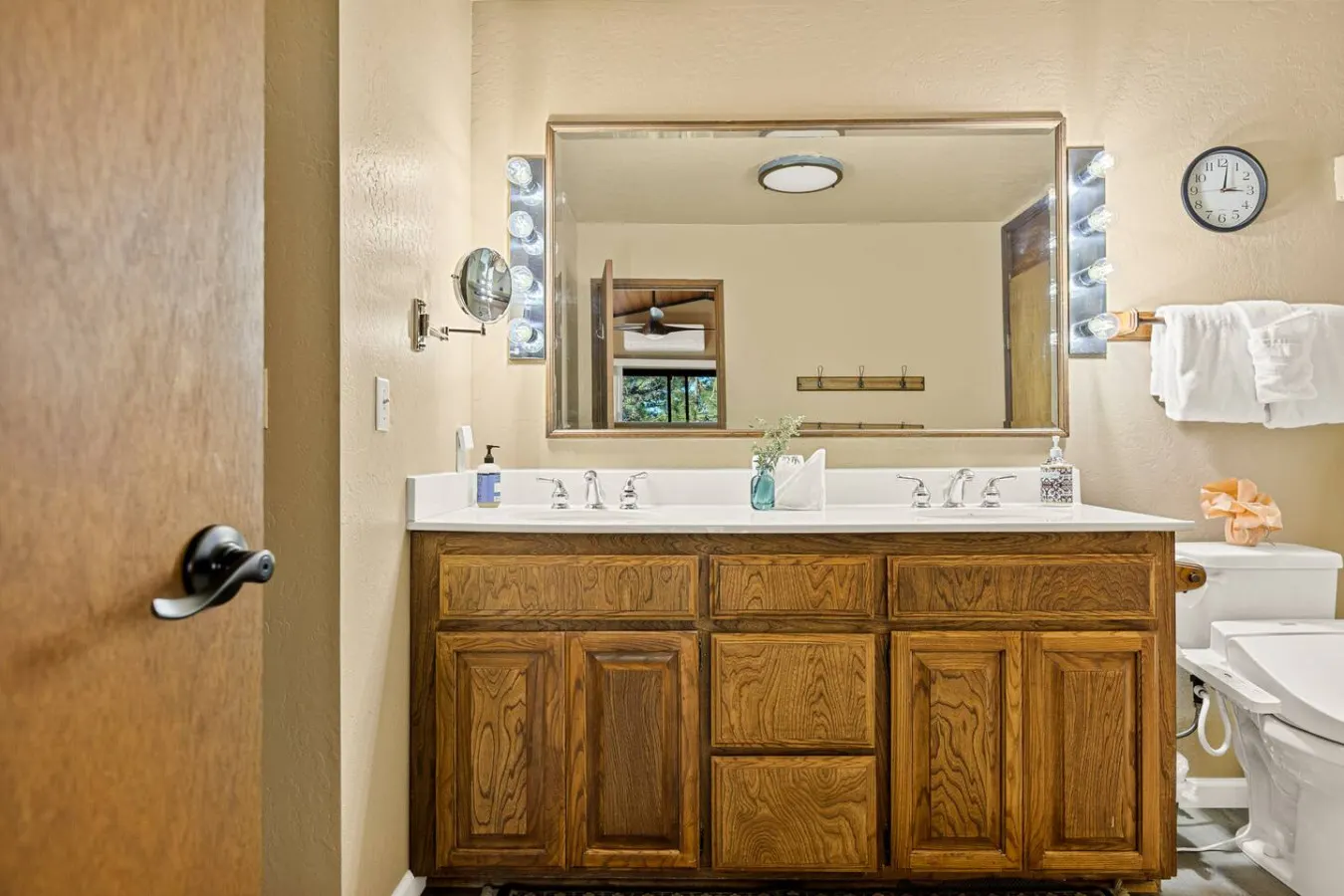 Maple Lane w/ Hot Tub & EV charger, Pet Friendly 19