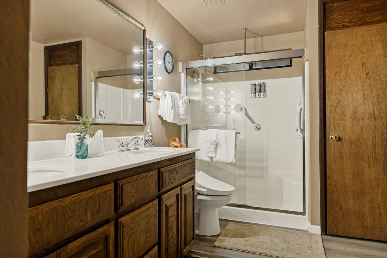 Maple Lane w/ Hot Tub & EV charger, Pet Friendly 20