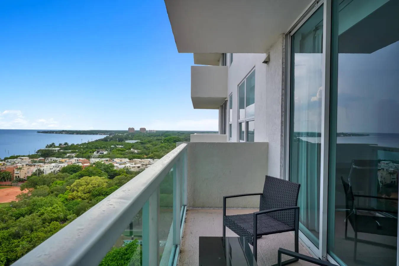 SF Modern Comfort Steps from the Ocean Breeze 11