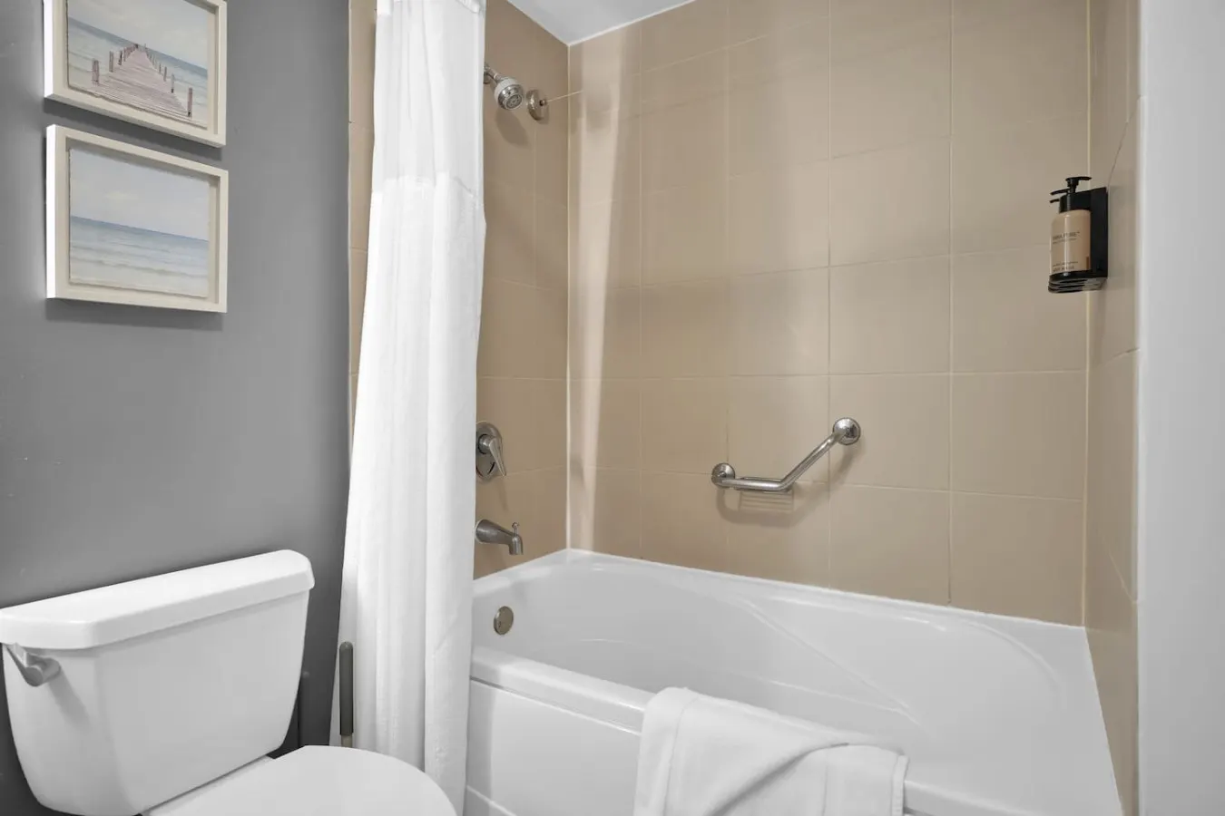 SF Modern Comfort Steps from the Ocean Breeze 14