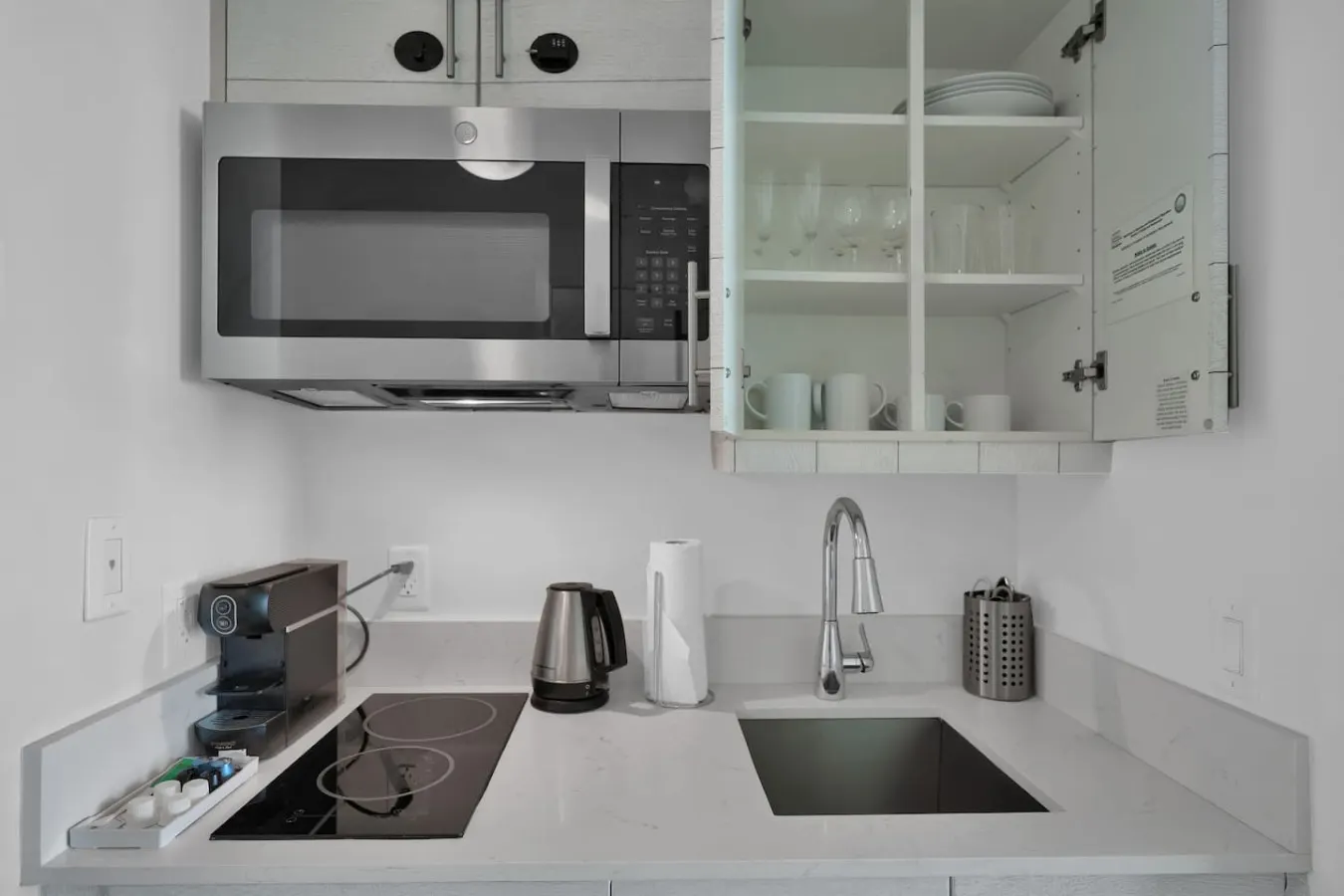 SF Modern Comfort Steps from the Ocean Breeze 17