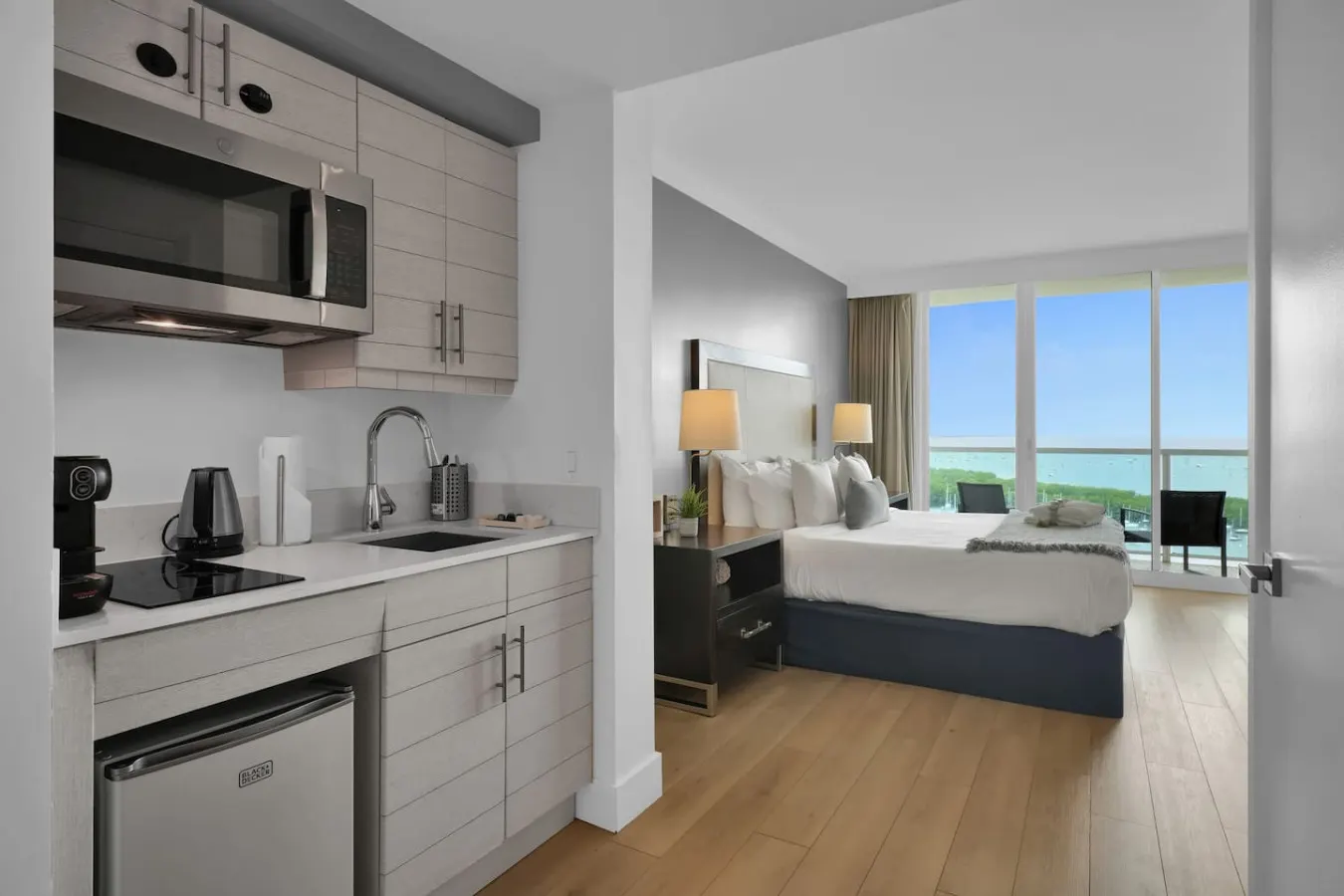 SF Modern Comfort Steps from the Ocean Breeze 3