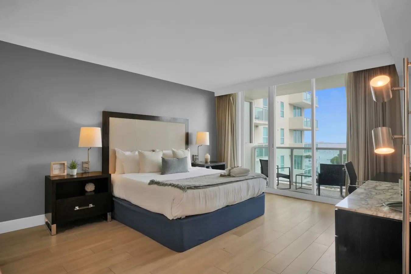 SF Modern Comfort Steps from the Ocean Breeze 5