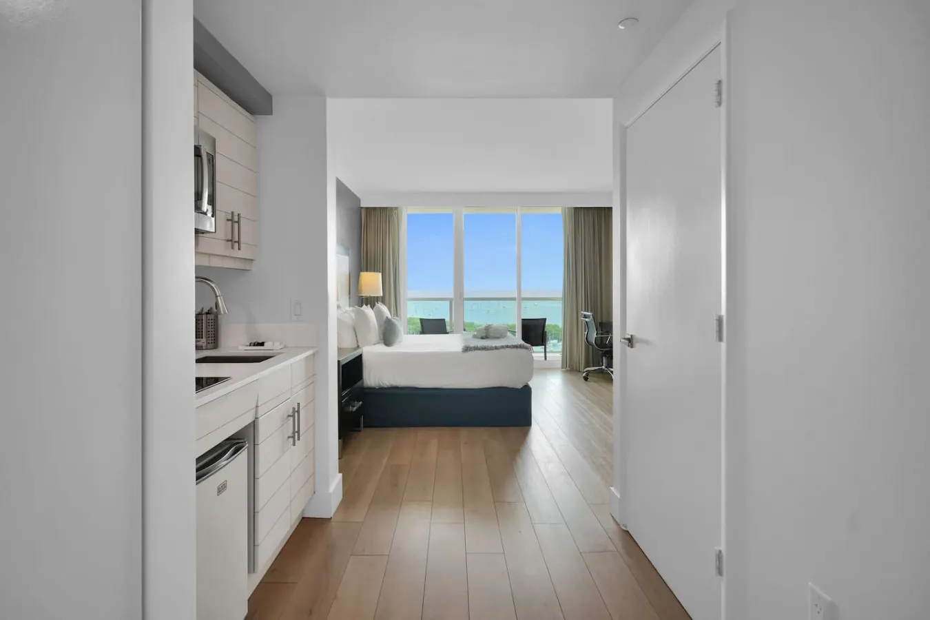 SF Modern Comfort Steps from the Ocean Breeze 6