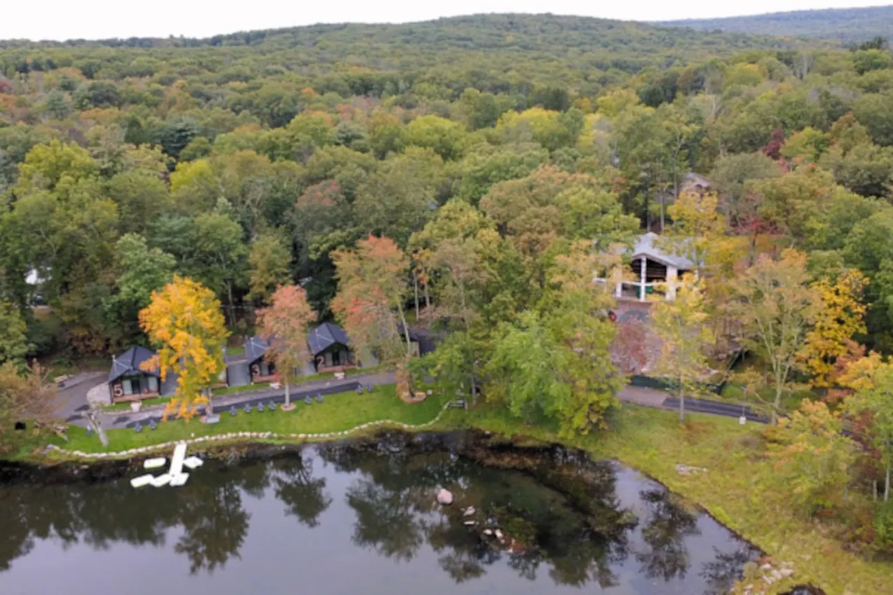 Lakefront Cabin Pocono #2 / Leisure Lake Resort 16