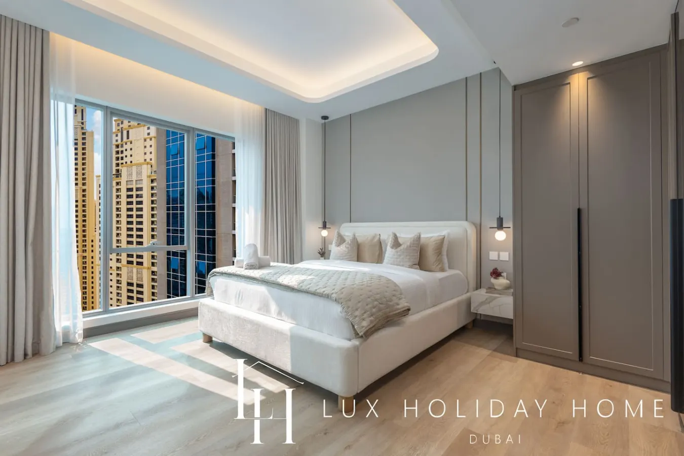 LUX The Aurora Marina View Suite 10