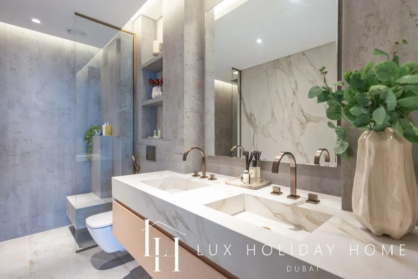 LUX The Aurora Marina View Suite 15