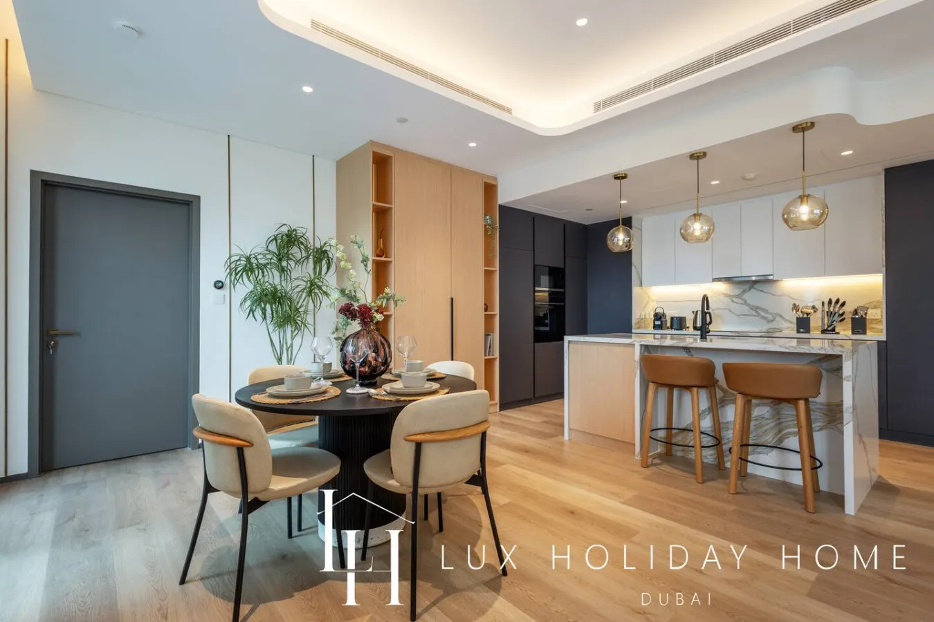 LUX The Aurora Marina View Suite 6