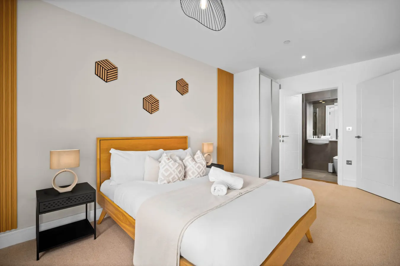 Stylish 2 Bed Apartment * 2 Bathrooms * Balcony 11
