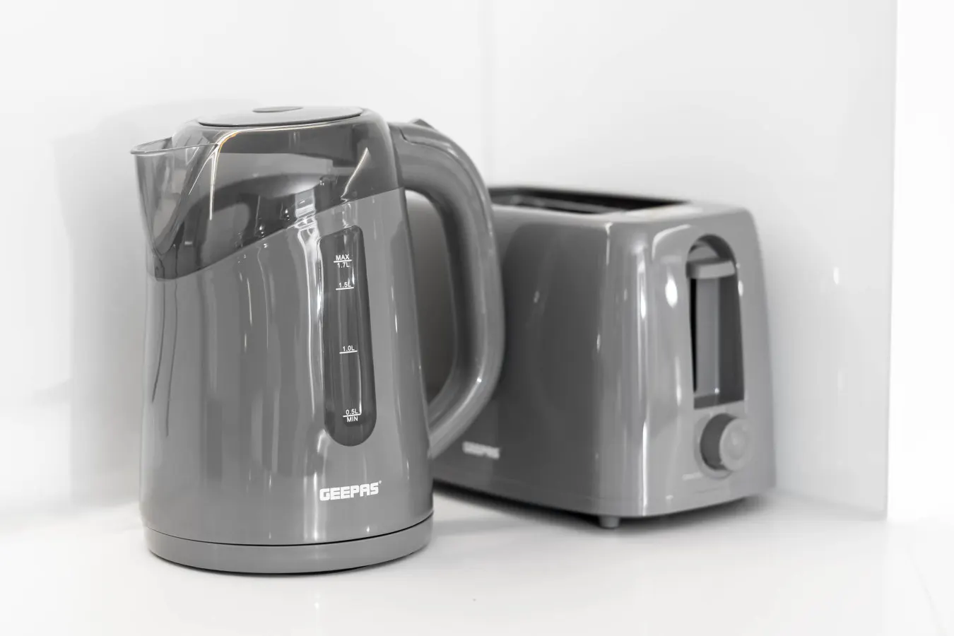 Stylish 2 Bed Apartment * 2 Bathrooms * Balcony 16