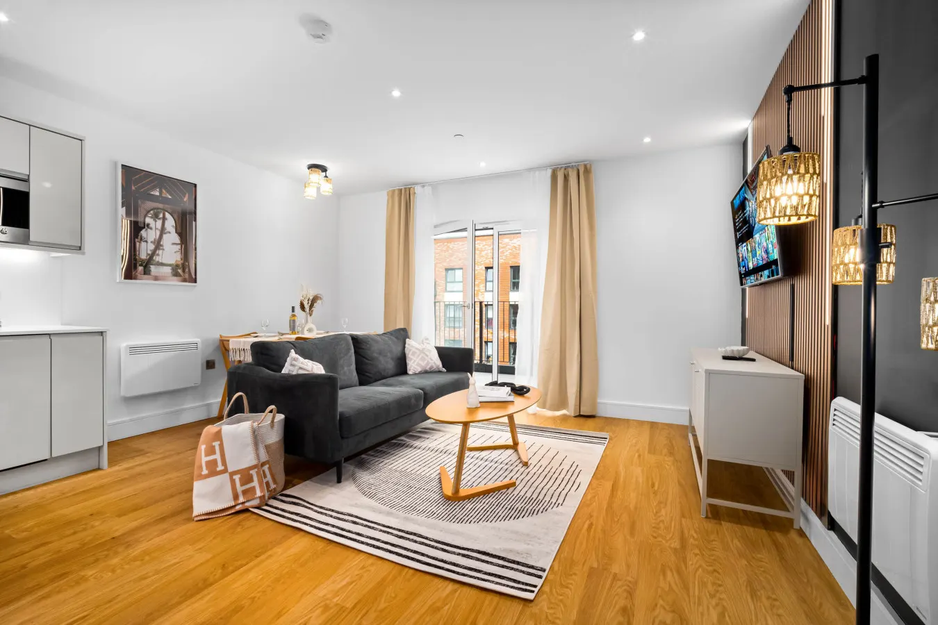Stylish 2 Bed Apartment * 2 Bathrooms * Balcony 6
