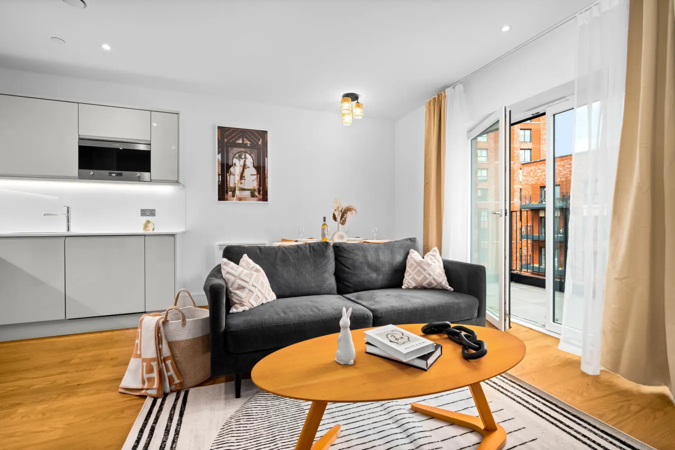 Stylish 2 Bed Apartment * 2 Bathrooms * Balcony 7